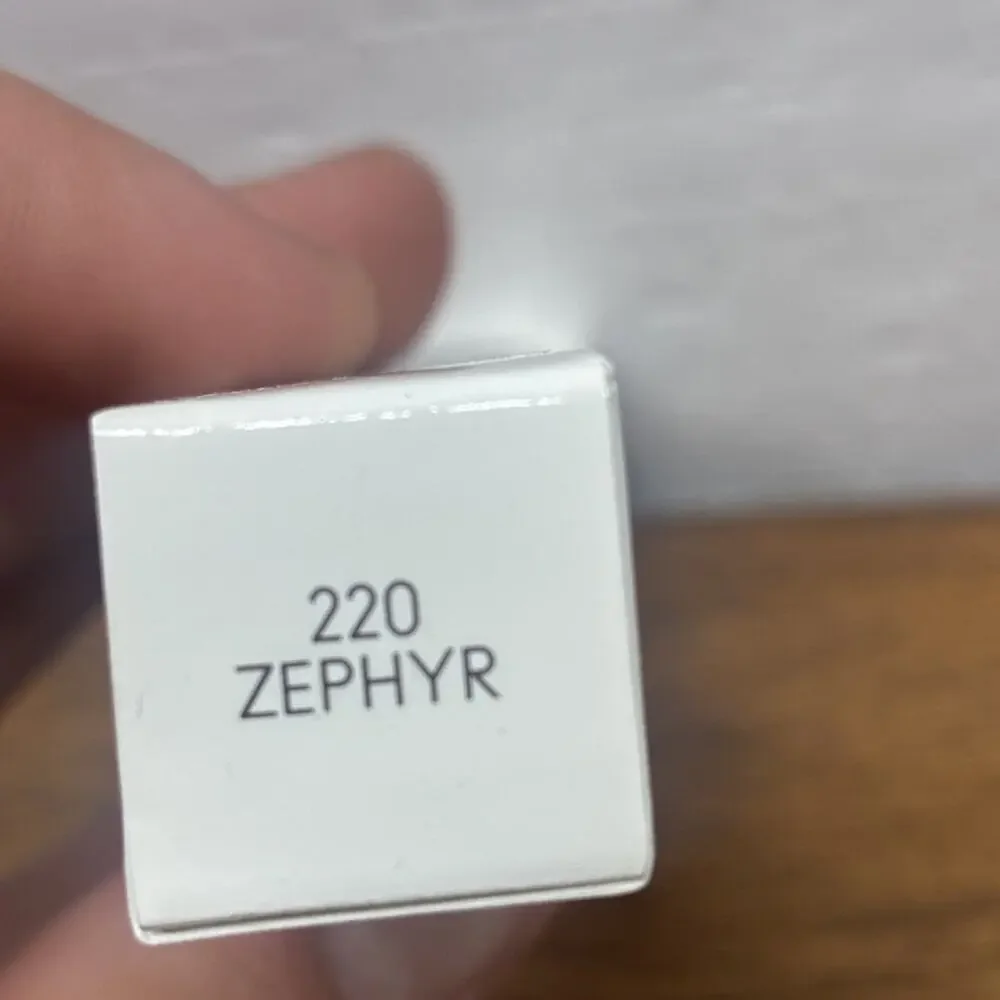 MAC Zephyr Lipglass Air Non-Sticky Gloss New in Box
